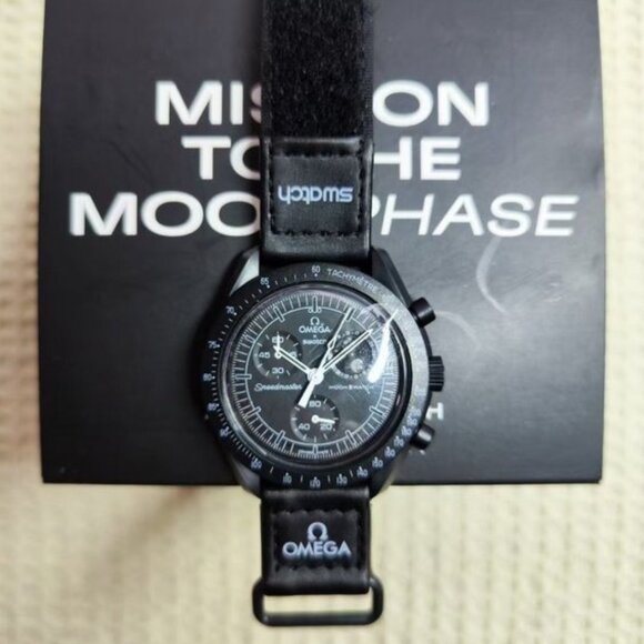 BLACK Swatch x Omega Moonswatch "Mission to Moonphase" Snoopy Edition - NEW MOON